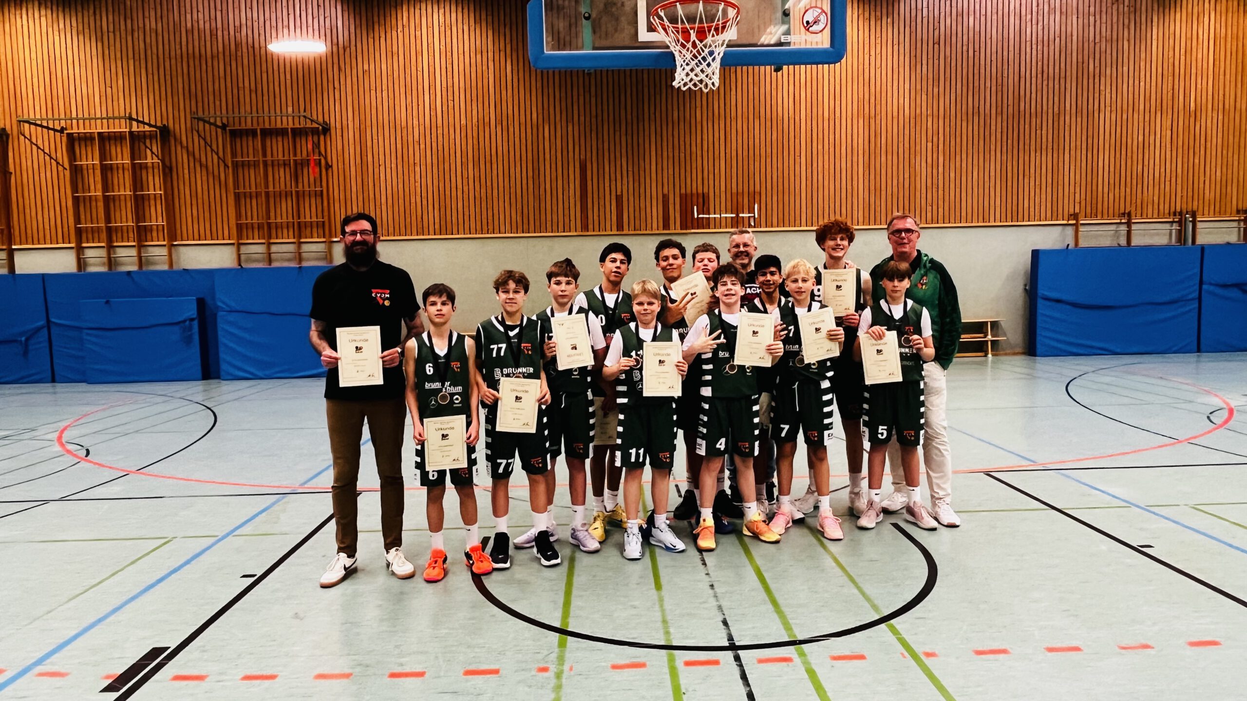 Du betrachtest gerade Dominanz unter den Körben: CVJM Lörrach U14M1 feiert Bronzerang in Baden-Württemberg 